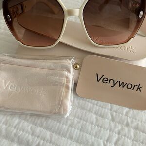 Verywork Cream Sunglasses